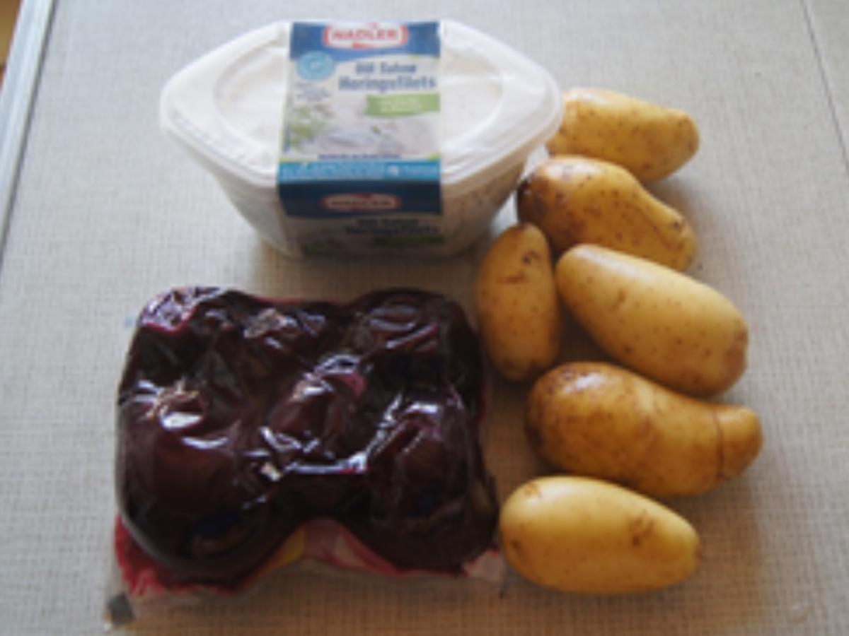 Sahne-Heringsfilets mit Rote-Bete-Salat und Pellkartoffeln - Rezept - Bild Nr. 3