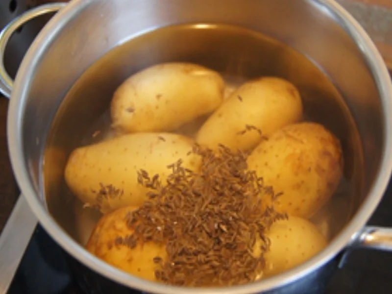 Rezept: Sahne-Heringsfilets mit Rote-Bete-Salat und Pellkartoffeln Bild Nr. 9 Sahne-Heringsfilets mit Rote-Bete-Salat und Pellkartoffeln - Rezept - Bild Nr. 9