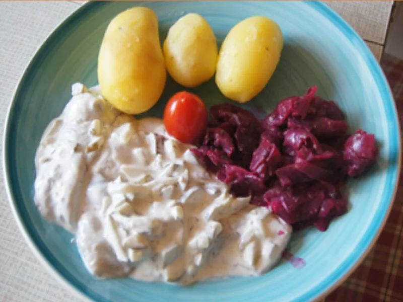 Rezept: Sahne-Heringsfilets mit Rote-Bete-Salat und Pellkartoffeln Bild Nr. 10 Sahne-Heringsfilets mit Rote-Bete-Salat und Pellkartoffeln - Rezept - Bild Nr. 10