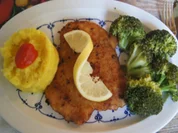 Riesen-Schnitzel mit Brokkoli und Kartoffelstampf - Rezept - Bild Nr. 16653