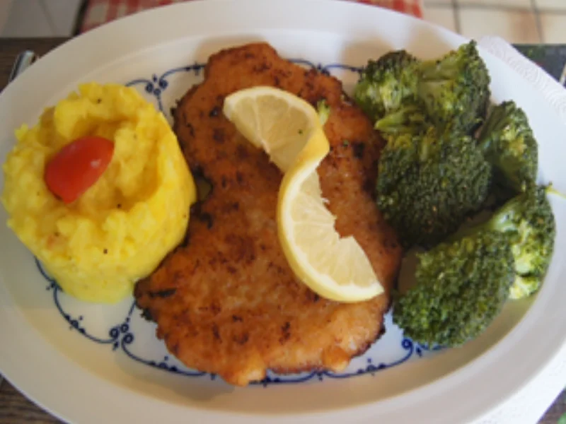 Riesen-Schnitzel mit Brokkoli und Kartoffelstampf - Rezept - Bild Nr. 16660