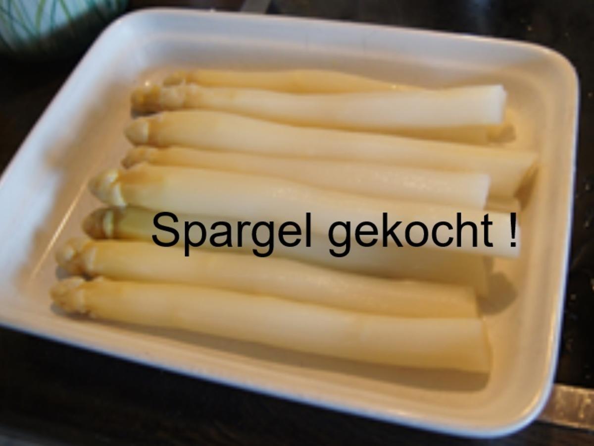Spargel mit Kräutersauce, Krustenbraten, Kochschinken und Kartoffelpilzen - Rezept - Bild Nr. 6