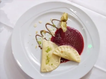 Rezept: Süße Maultäschle auf Fruchtspiegel Süße Maultäschle auf Fruchtspiegel - Rezept