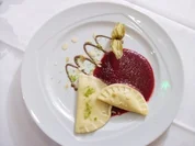 Süße Maultäschle auf Fruchtspiegel - Rezept