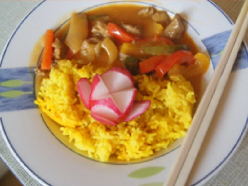 Schweinefiletstreifen mit Paprika-Zwiebel-Streifen im Wok mit gelben Basmatireis - Rezept - Bild Nr. 2