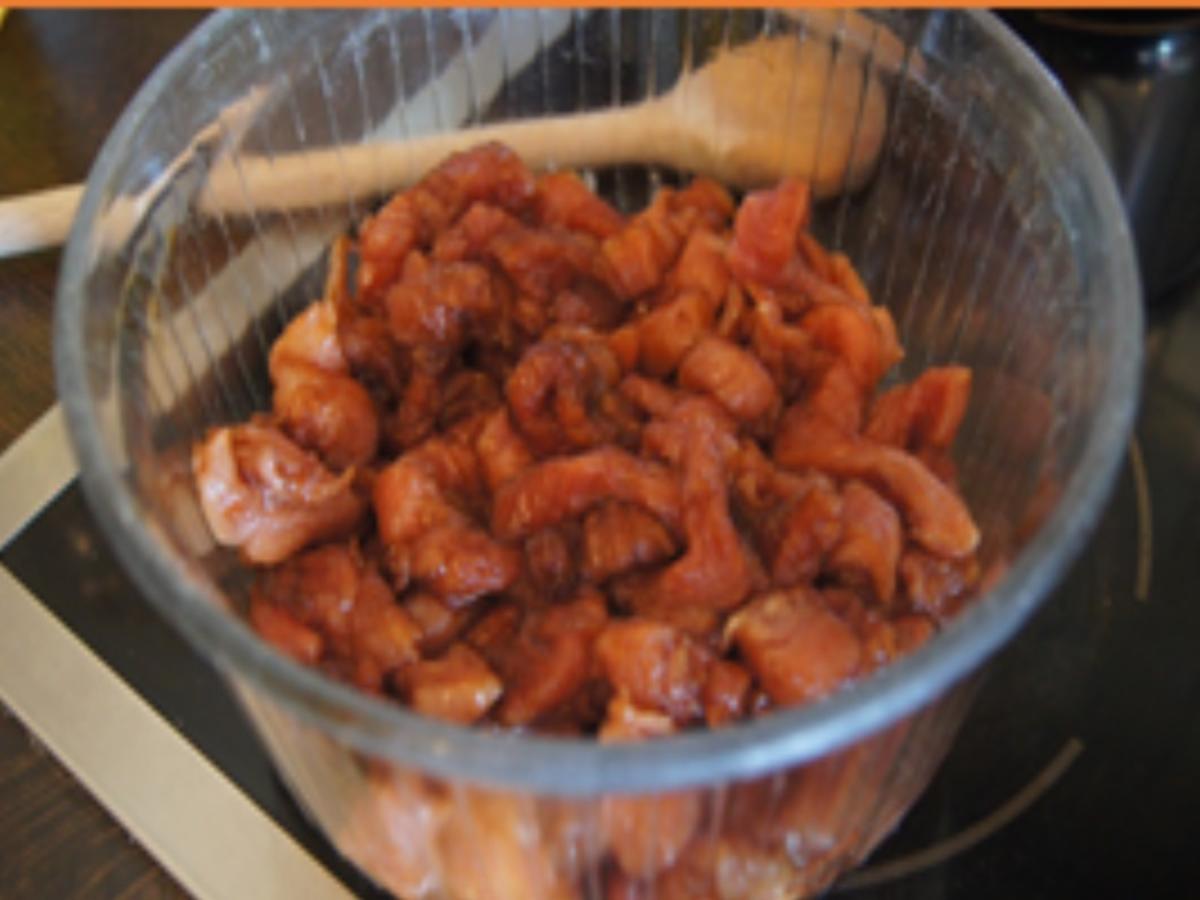 Schweinefiletstreifen mit Paprika-Zwiebel-Streifen im Wok mit gelben Basmatireis - Rezept - Bild Nr. 5