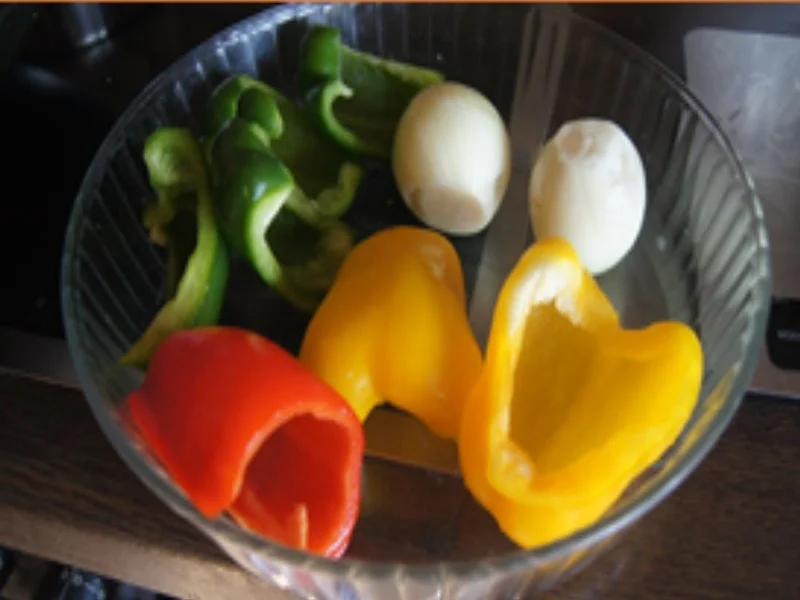 Schweinefiletstreifen mit Paprika-Zwiebel-Streifen im Wok mit gelben Basmatireis - Rezept - Bild Nr. 7