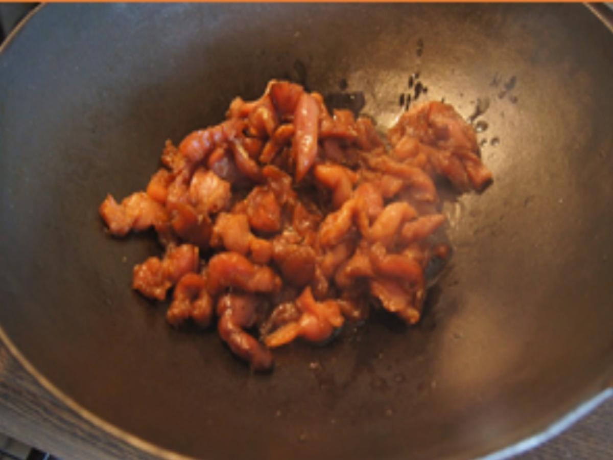 Schweinefiletstreifen mit Paprika-Zwiebel-Streifen im Wok mit gelben Basmatireis - Rezept - Bild Nr. 12