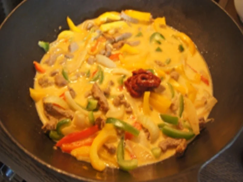 Schweinefiletstreifen mit Paprika-Zwiebel-Streifen im Wok mit gelben Basmatireis - Rezept - Bild Nr. 18