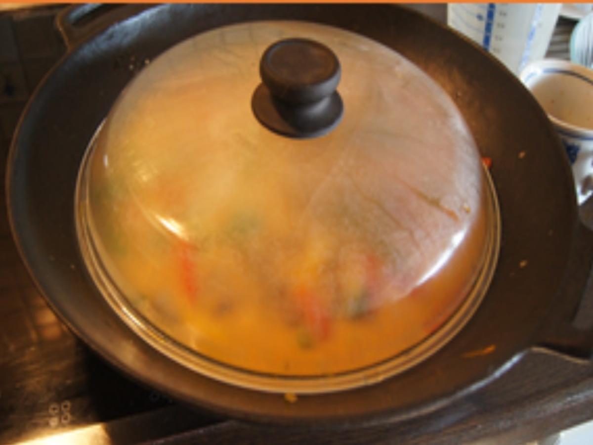 Schweinefiletstreifen mit Paprika-Zwiebel-Streifen im Wok mit gelben Basmatireis - Rezept - Bild Nr. 19