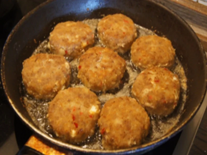 Rezept: Gefüllte-Frikadellen mit Busch-Bohnen und Süßkartoffel-Creme Bild Nr. 16660 Gefüllte-Frikadellen mit Busch-Bohnen und Süßkartoffel-Creme - Rezept - Bild Nr. 16660