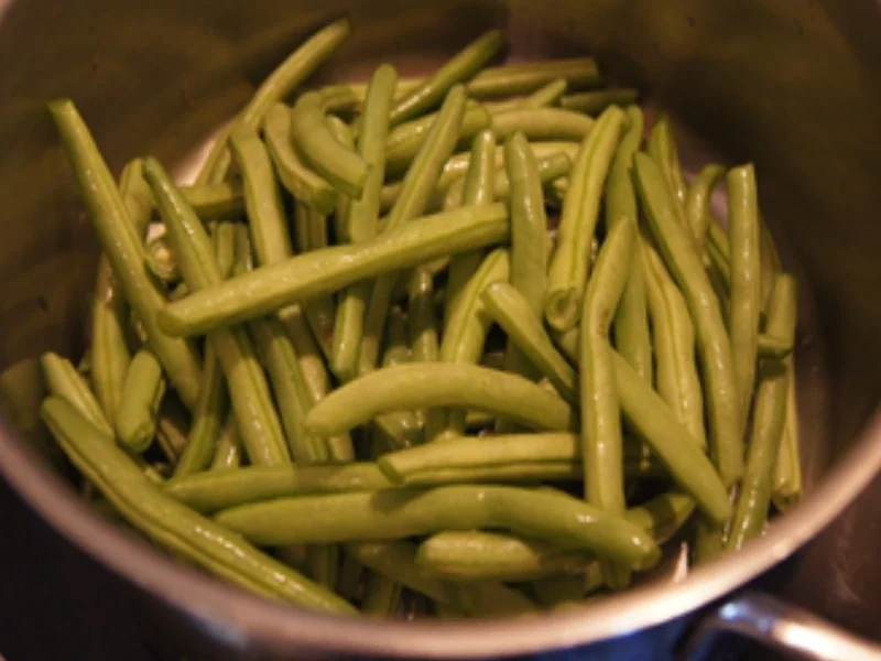 Rezept: Gefüllte-Frikadellen mit Busch-Bohnen und Süßkartoffel-Creme Bild Nr. 16663 Gefüllte-Frikadellen mit Busch-Bohnen und Süßkartoffel-Creme - Rezept - Bild Nr. 16663