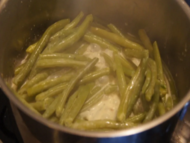 Rezept: Gefüllte-Frikadellen mit Busch-Bohnen und Süßkartoffel-Creme Bild Nr. 16664 Gefüllte-Frikadellen mit Busch-Bohnen und Süßkartoffel-Creme - Rezept - Bild Nr. 16664