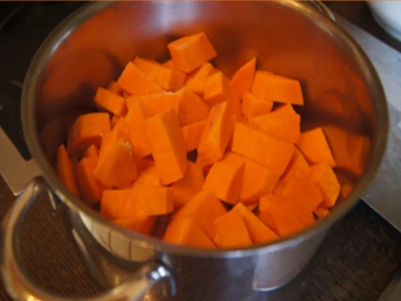 Rezept: Gefüllte-Frikadellen mit Busch-Bohnen und Süßkartoffel-Creme Bild Nr. 16665 Gefüllte-Frikadellen mit Busch-Bohnen und Süßkartoffel-Creme - Rezept - Bild Nr. 16665