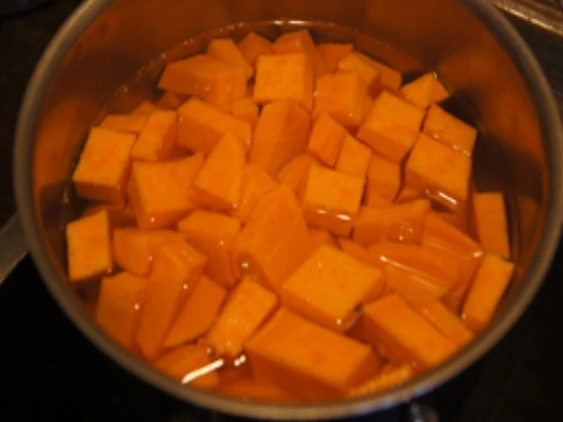 Rezept: Gefüllte-Frikadellen mit Busch-Bohnen und Süßkartoffel-Creme Bild Nr. 16666 Gefüllte-Frikadellen mit Busch-Bohnen und Süßkartoffel-Creme - Rezept - Bild Nr. 16666