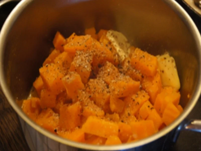 Rezept: Gefüllte-Frikadellen mit Busch-Bohnen und Süßkartoffel-Creme Bild Nr. 16667 Gefüllte-Frikadellen mit Busch-Bohnen und Süßkartoffel-Creme - Rezept - Bild Nr. 16667