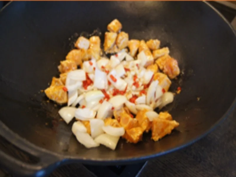 Rezept: Rotes Hähnchencurry mit Champignons und Basmatireis Bild Nr. 16662 Rotes Hähnchencurry mit Champignons und Basmatireis - Rezept - Bild Nr. 16662