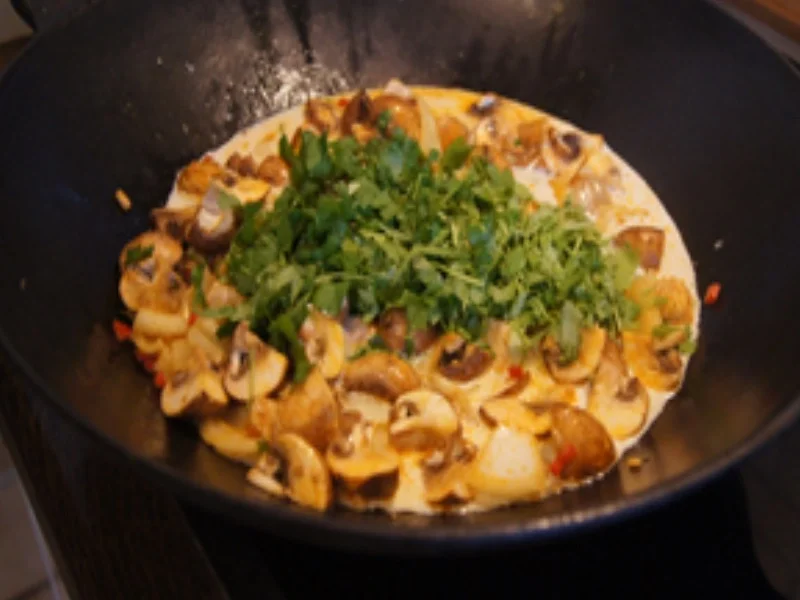 Rezept: Rotes Hähnchencurry mit Champignons und Basmatireis Bild Nr. 16667 Rotes Hähnchencurry mit Champignons und Basmatireis - Rezept - Bild Nr. 16667