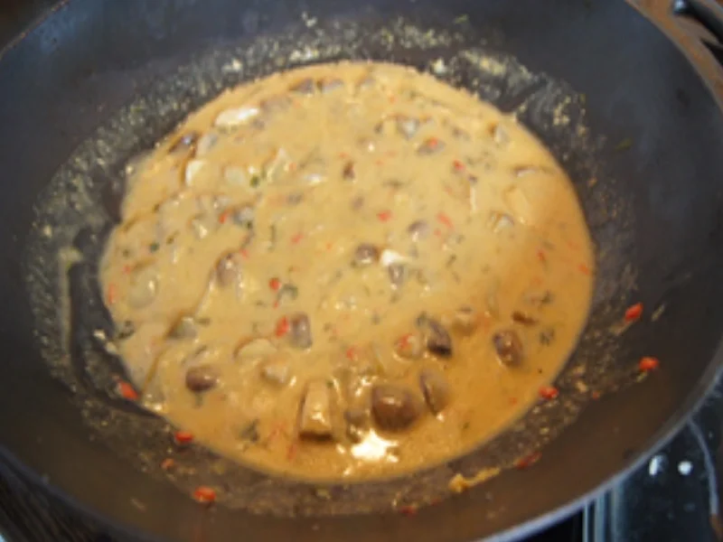 Rezept: Rotes Hähnchencurry mit Champignons und Basmatireis Bild Nr. 16668 Rotes Hähnchencurry mit Champignons und Basmatireis - Rezept - Bild Nr. 16668