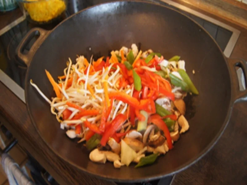 Gebratener Reis mit Hähnchenfleisch und Gemüse - Rezept - Bild Nr. 16659