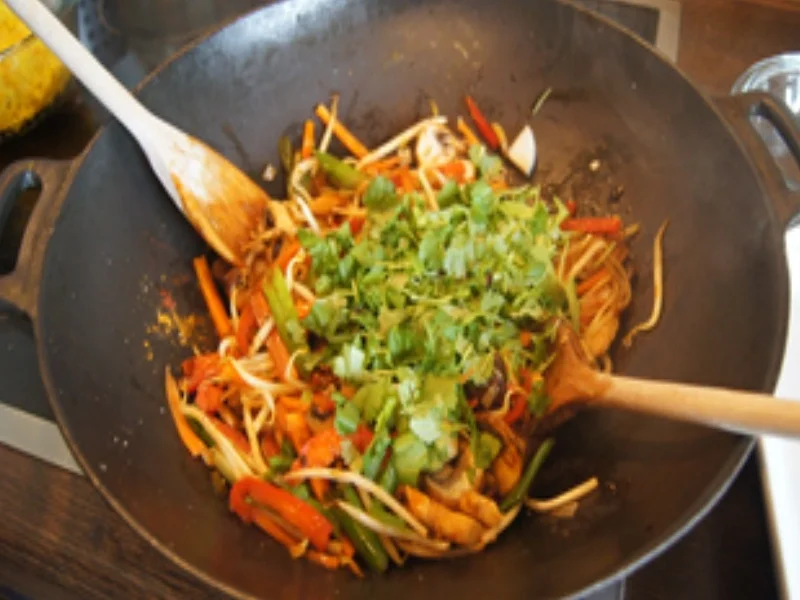 Gebratener Reis mit Hähnchenfleisch und Gemüse - Rezept - Bild Nr. 16660