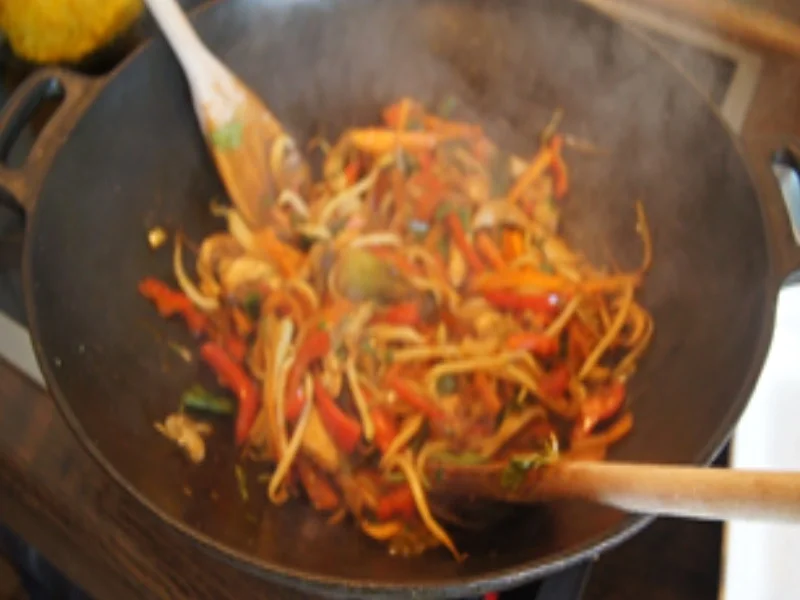 Gebratener Reis mit Hähnchenfleisch und Gemüse - Rezept - Bild Nr. 16661