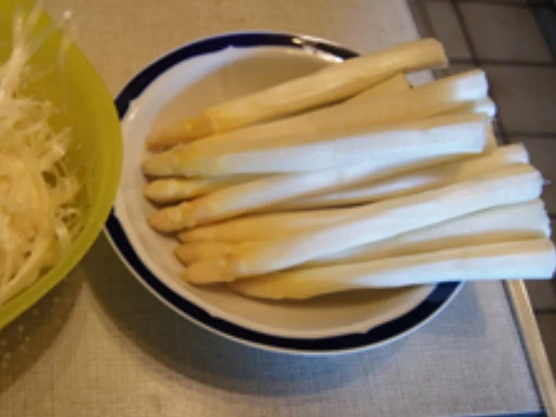 Rezept: Spargel mit Sauce-Hollandaise, Koch-Hinterschinken und Kräuter-Drillingen Bild Nr. 16655 Spargel mit Sauce-Hollandaise, Koch-Hinterschinken und Kräuter-Drillingen - Rezept - Bild Nr. 16655