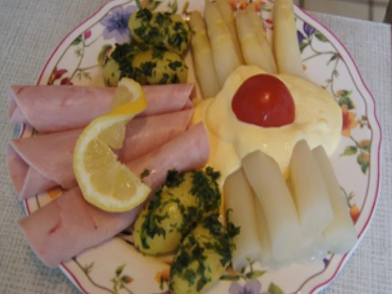 Rezept: Spargel mit Sauce-Hollandaise, Koch-Hinterschinken und Kräuter-Drillingen Bild Nr. 16663 Spargel mit Sauce-Hollandaise, Koch-Hinterschinken und Kräuter-Drillingen - Rezept - Bild Nr. 16663