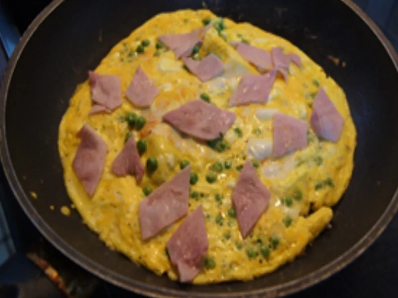 Rezept: Omelett mit Feta und gekochten Schinken Bild Nr. 7 Omelett mit Feta und gekochten Schinken - Rezept - Bild Nr. 7