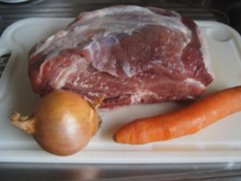 Schweinenackenbraten mit Sauce, Spargel und Drillingen - Rezept - Bild Nr. 16657