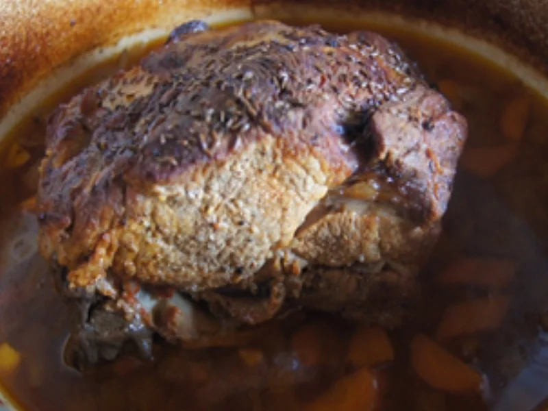 Schweinenackenbraten mit Sauce, Spargel und Drillingen - Rezept - Bild Nr. 16659