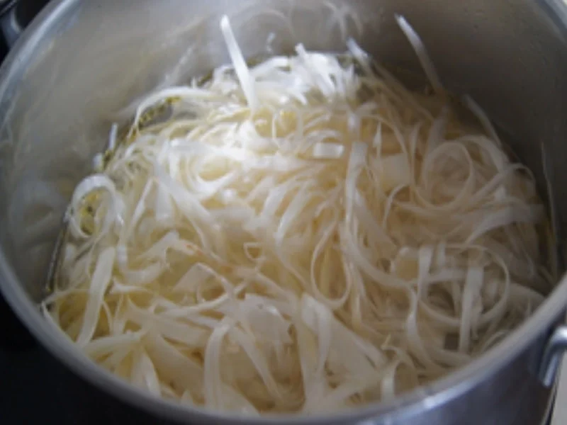 Schweinenackenbraten mit Sauce, Spargel und Drillingen - Rezept - Bild Nr. 16664