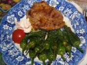 Paprika-Nackensteak mit Bratpaprika, pikanten Frischkäse und Bauernbrot - Rezept - Bild Nr. 2