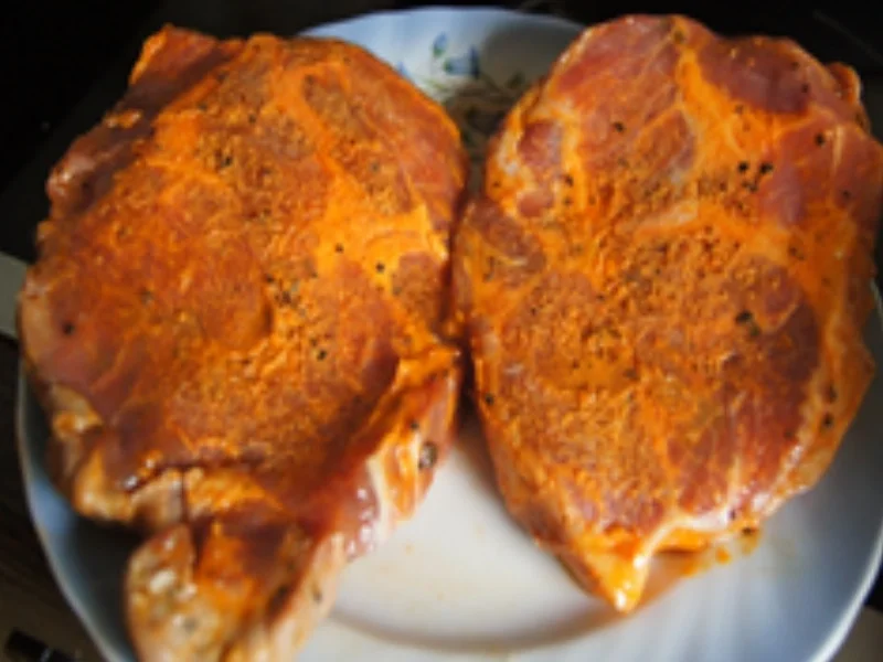 Rezept: Paprika-Nackensteak mit Bratpaprika, pikanten Frischkäse und Bauernbrot Bild Nr. 3 Paprika-Nackensteak mit Bratpaprika, pikanten Frischkäse und Bauernbrot - Rezept - Bild Nr. 3