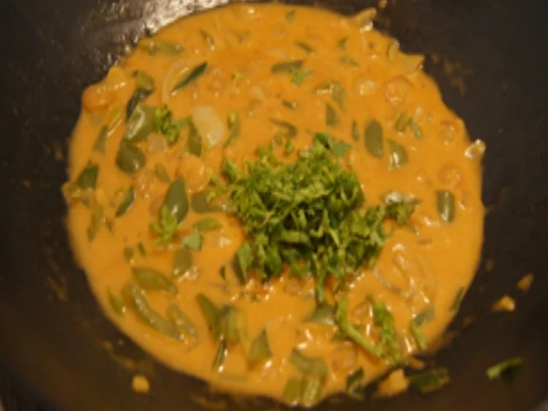 Rotes Garnelencurry mit Gemüse und Pellkartoffeln - Rezept - Bild Nr. 10