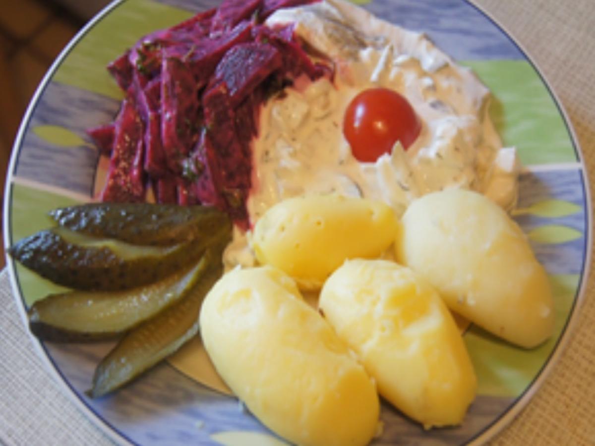 Heringsfilets in Sahnesauce mit Rote-Bete-Salat und Pellkartoffeln - Rezept - Bild Nr. 16704