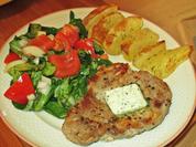 Gegrillte Nackenscheiben mit Thymian-Kartoffelecken - Rezept - Bild Nr. 16701