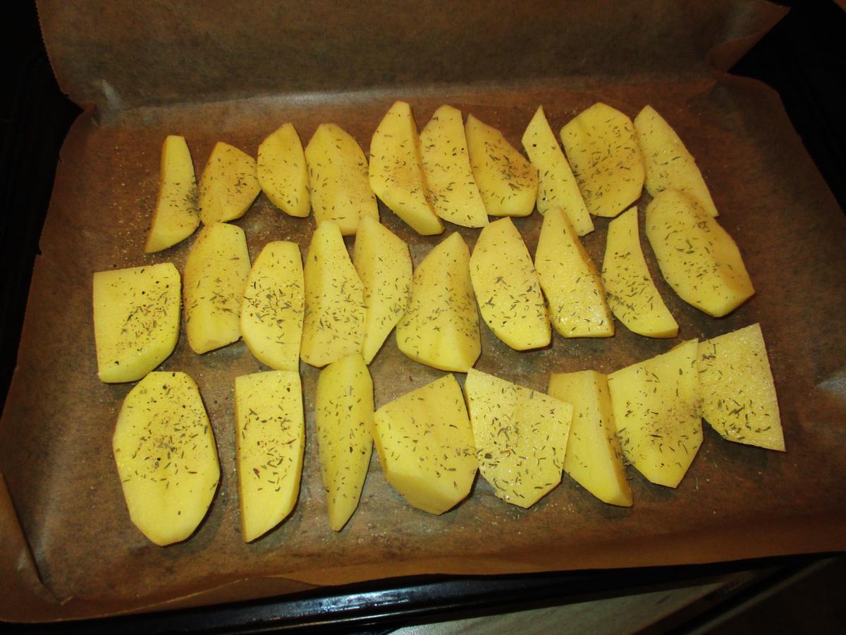 Gegrillte Nackenscheiben mit Thymian-Kartoffelecken - Rezept - Bild Nr. 16706