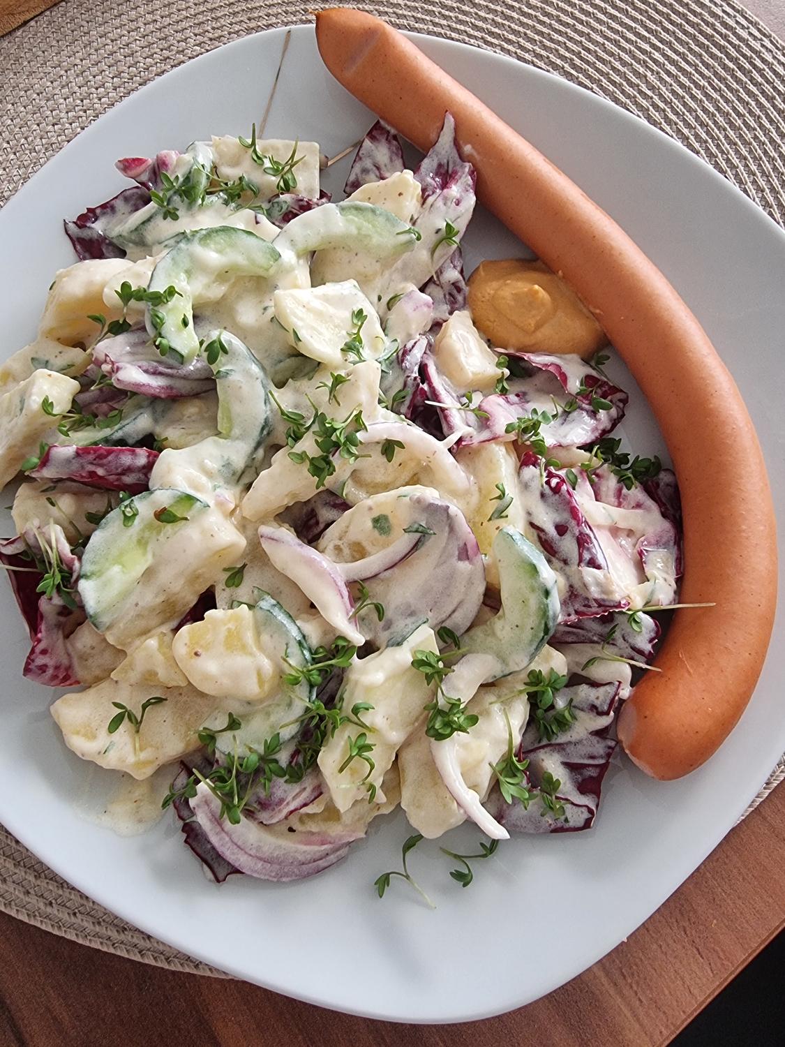 Kartoffelsalat mit Gurke und Apfel - Rezept - kochbar.de