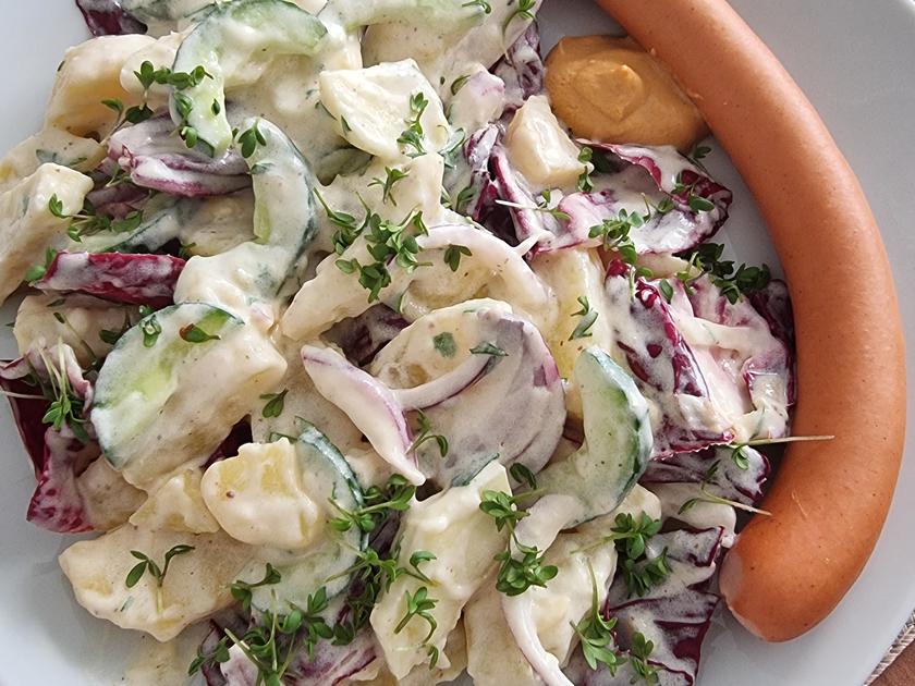 Kartoffelsalat mit Gurke und Apfel - Rezept - kochbar.de