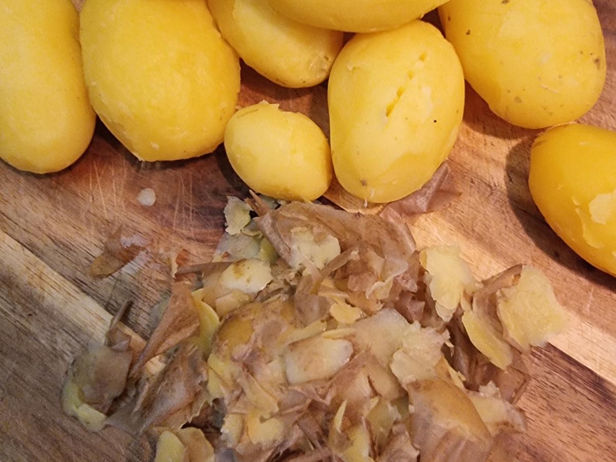 Kartoffelsalat mit Gurke und Apfel - Rezept - kochbar.de