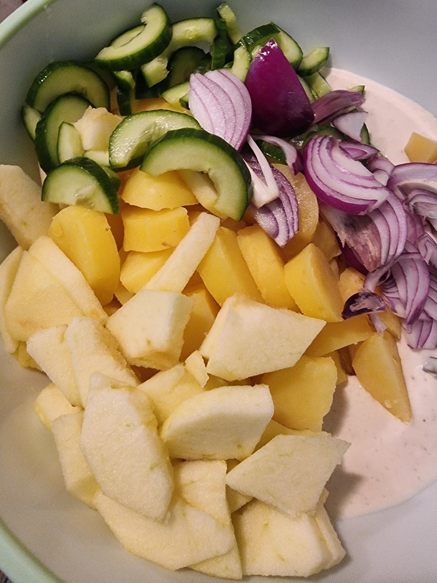 Kartoffelsalat mit Gurke und Apfel - Rezept - Bild Nr. 16708