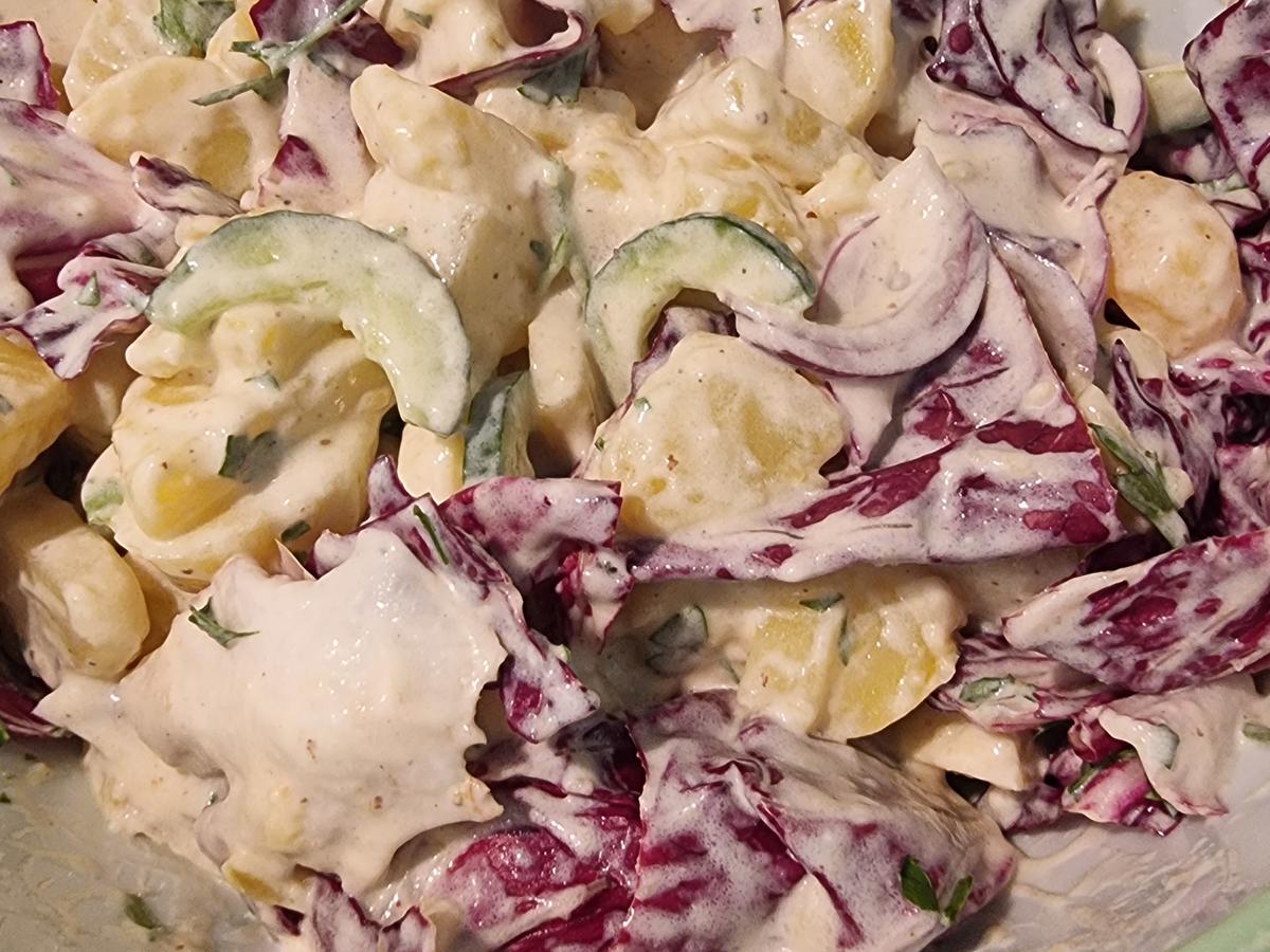 Kartoffelsalat mit Gurke und Apfel - Rezept - kochbar.de