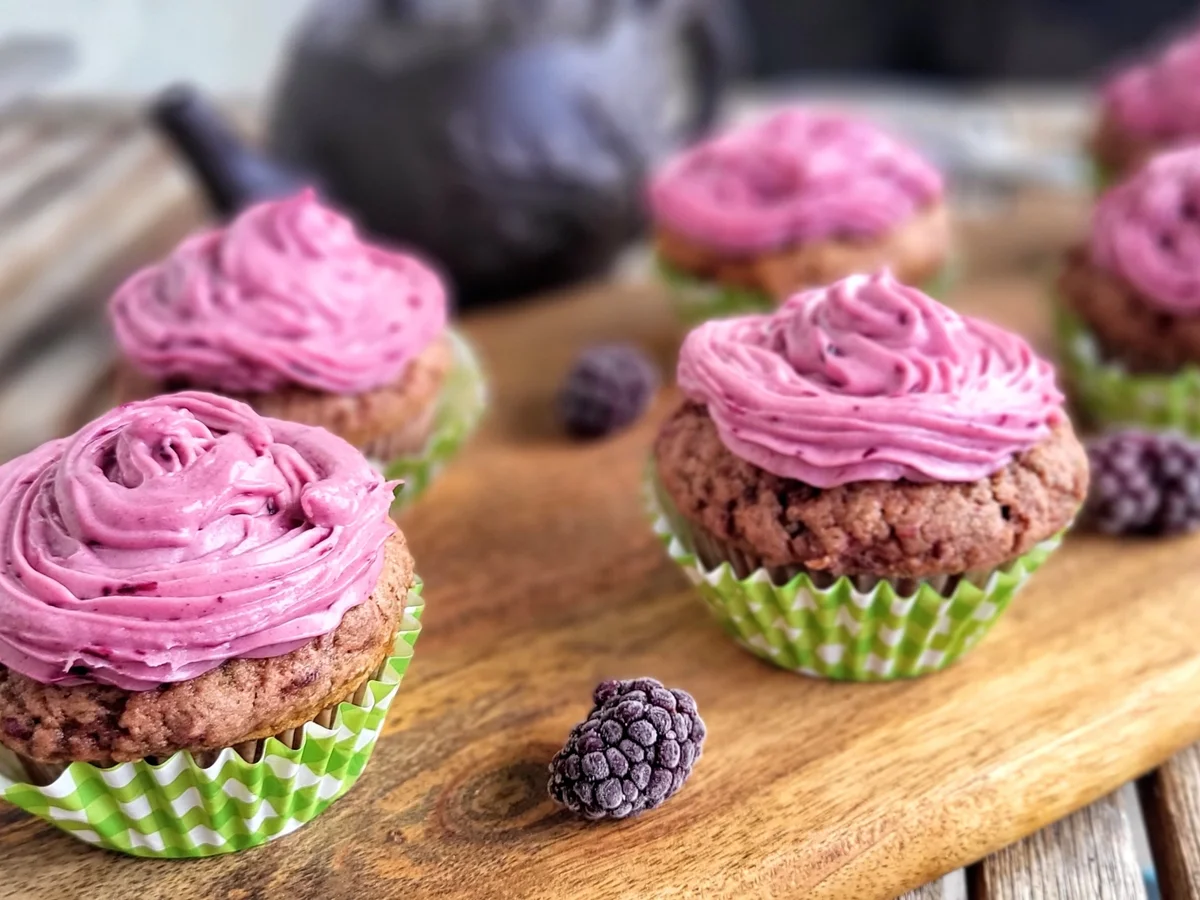Rezept: BiNe` S BROMBEER - CUPCAKES Bild Nr. 16707 BiNe` S BROMBEER - CUPCAKES - Rezept - Bild Nr. 16707