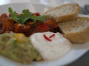 Pumpkin-Chili mit Guacamole, Sour Cream und Brot - Rezept - Bild Nr. 2