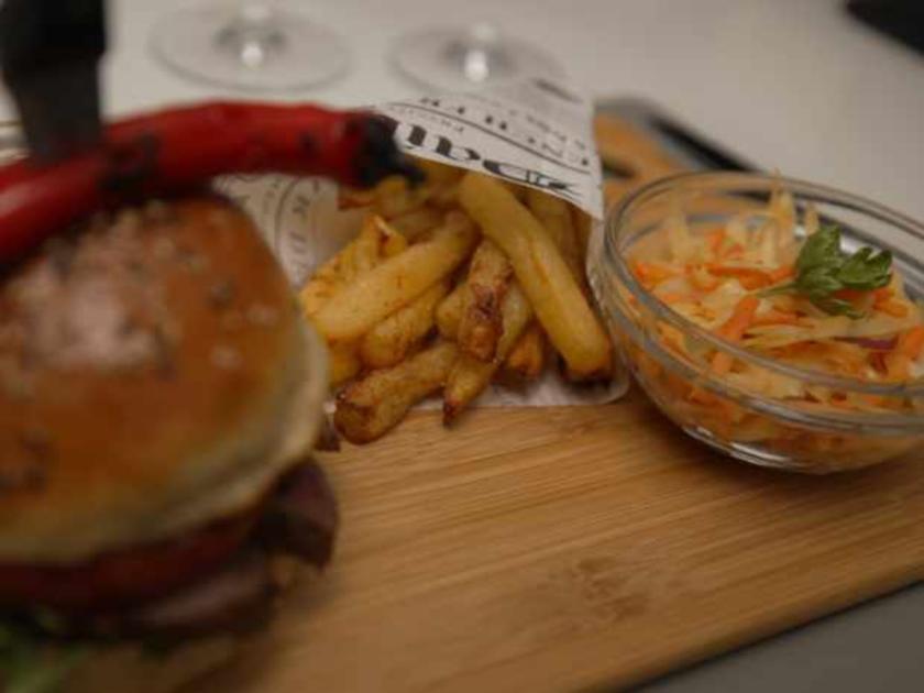 Steakburger mit Coleslaw und Fries - von Das perfekte Dinner