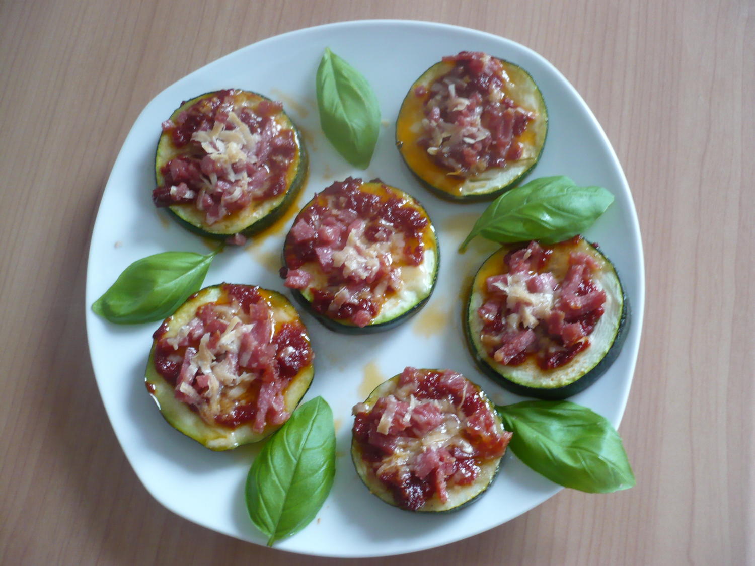 Überbackene Zucchinischeiben - Rezept mit Bild - kochbar.de