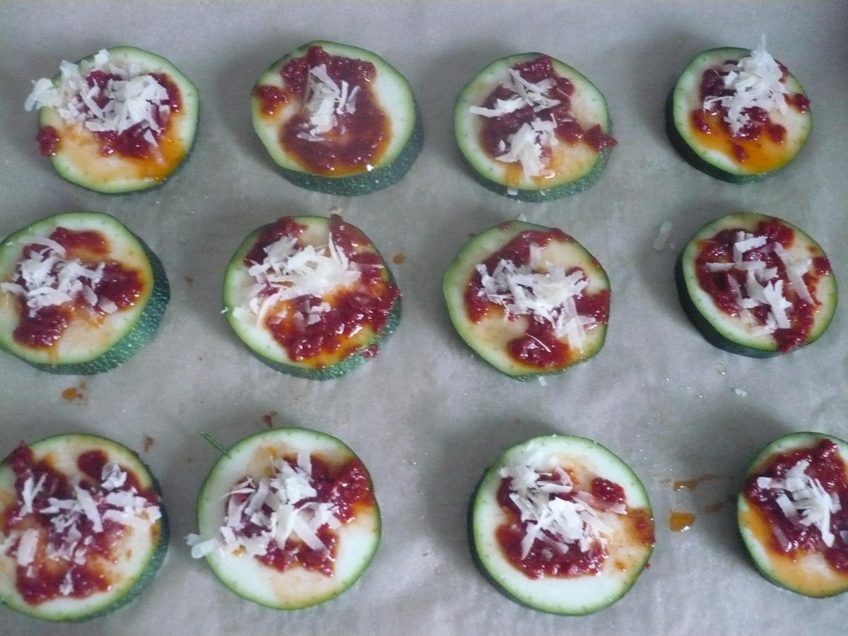 Überbackene Zucchinischeiben - Rezept mit Bild - kochbar.de