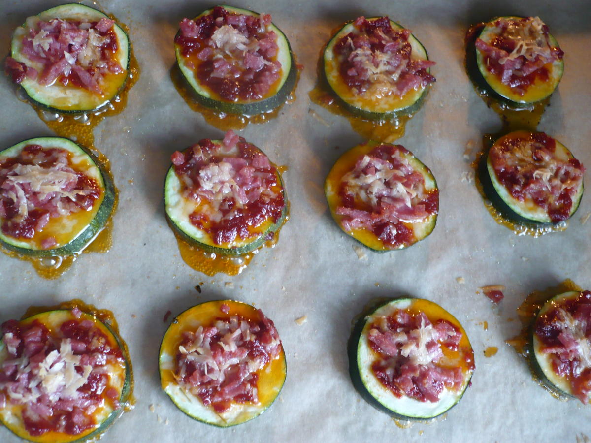 Überbackene Zucchinischeiben - Rezept mit Bild - kochbar.de