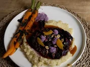 Rotkohl-Steak mit Cashew-Creme, Kartoffelpüree und glasierten Karotten - Rezept - Bild Nr. 16702